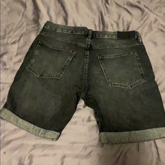H&M Shorts - Picture 2 of 2